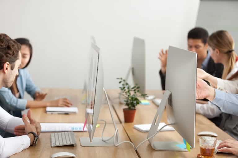 équipe de travail en entreprise