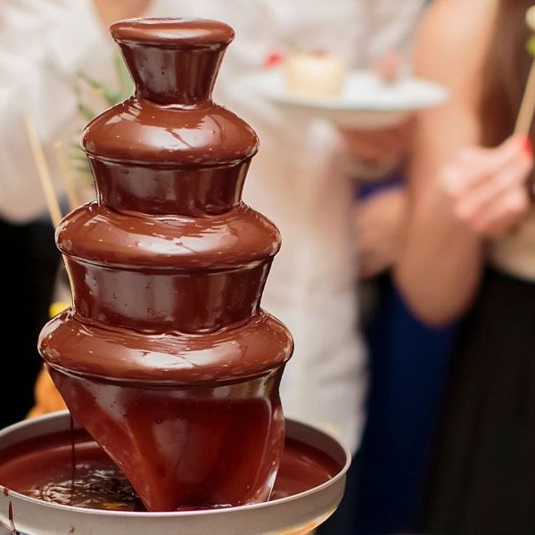 spectaculaire fontaine au chocolat pour feter paques en entreprise