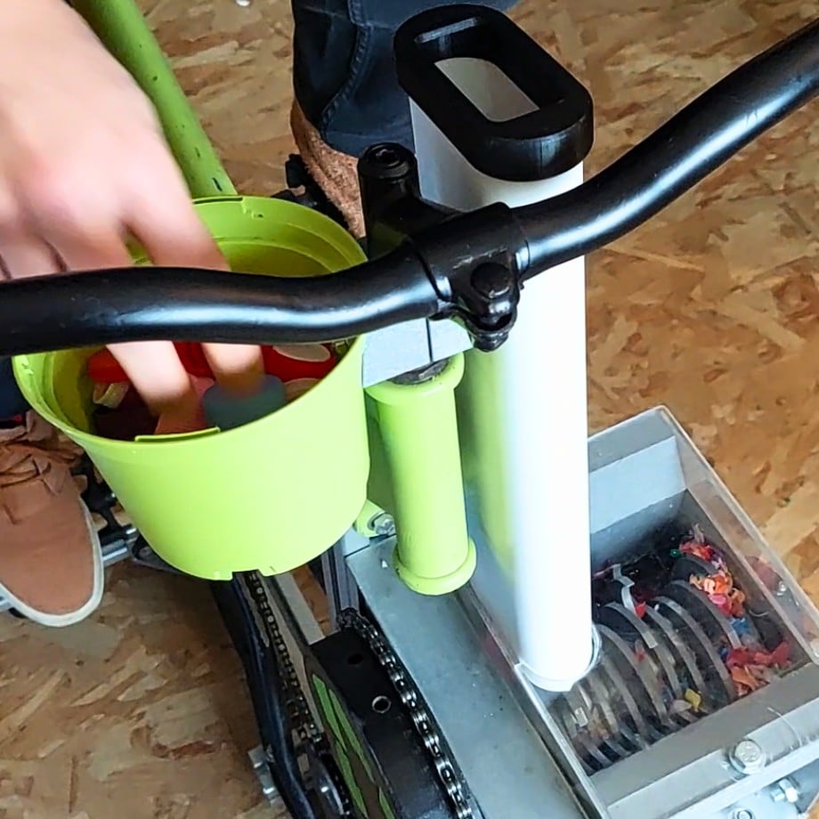 Animation Recyclo Plastic - Vélo Broyeur de bouchons de bouteilles en plastique