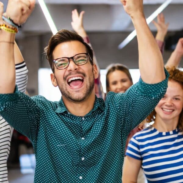 Les 10 animations d’entreprise pour célébrer des moments clés : anniversaires, réussites et fêtes